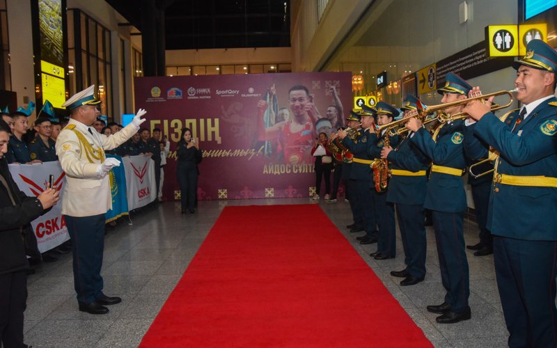 В Астане встретили чемпиона мира по греко-римской борьбе Айдоса Султангали