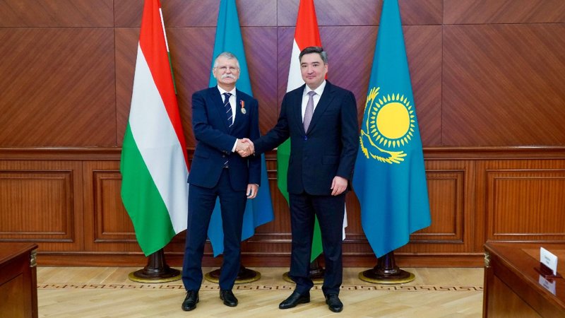 Бектенов Үкімет