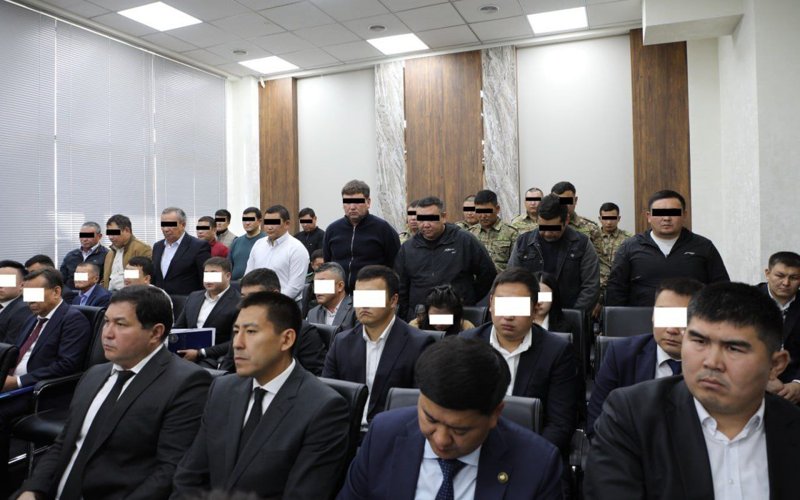 24 сотрудника госорганов задержаны за коррупцию в Кыргызстане