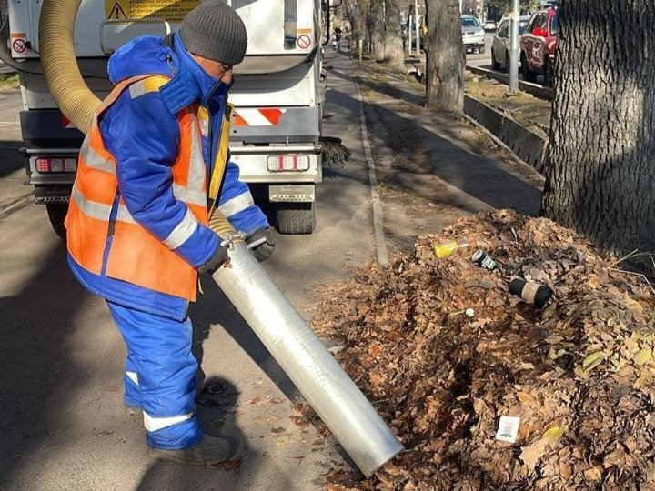 В Алматы внедряется новая система санитарной очистки города а