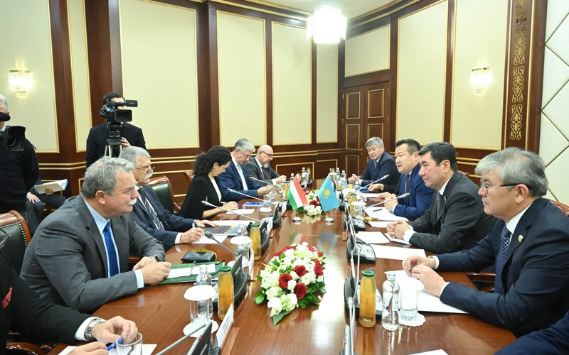 Спикер Мажилиса встретился с председателем Государственного собрания Венгрии