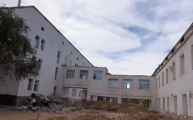 Mańǵystaý oblysynda ortalyq aýrýhana qaıtarylǵan aktıvter esebinen jóndelip jatyr 