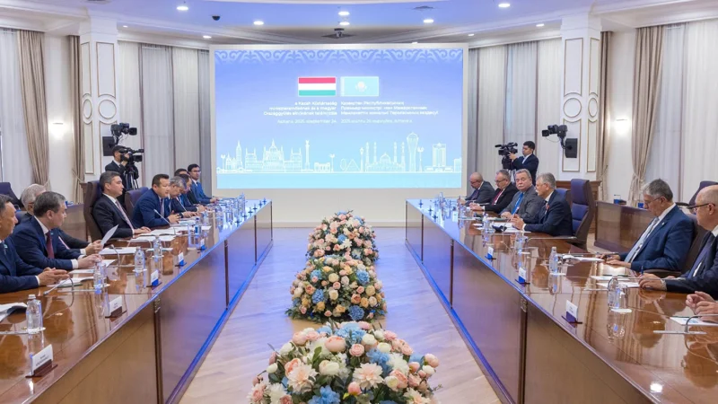 Олжас Бектенов провел встречу с председателем Государственного собрания Венгрии Ласло Кёвером