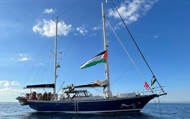 Flotılııaǵa shabýyl: Frantsýz depýtaty Izraıldiń áreketin halyqaralyq qylmysqa teńedi 
