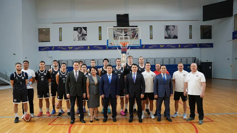 Erbol Myrzabosynov basketboldan Qazaqstan kýboginiń jeńimpazdarymen kezdesti