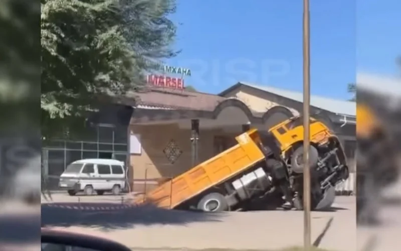 В Алматинской области самосвал провалился под землю