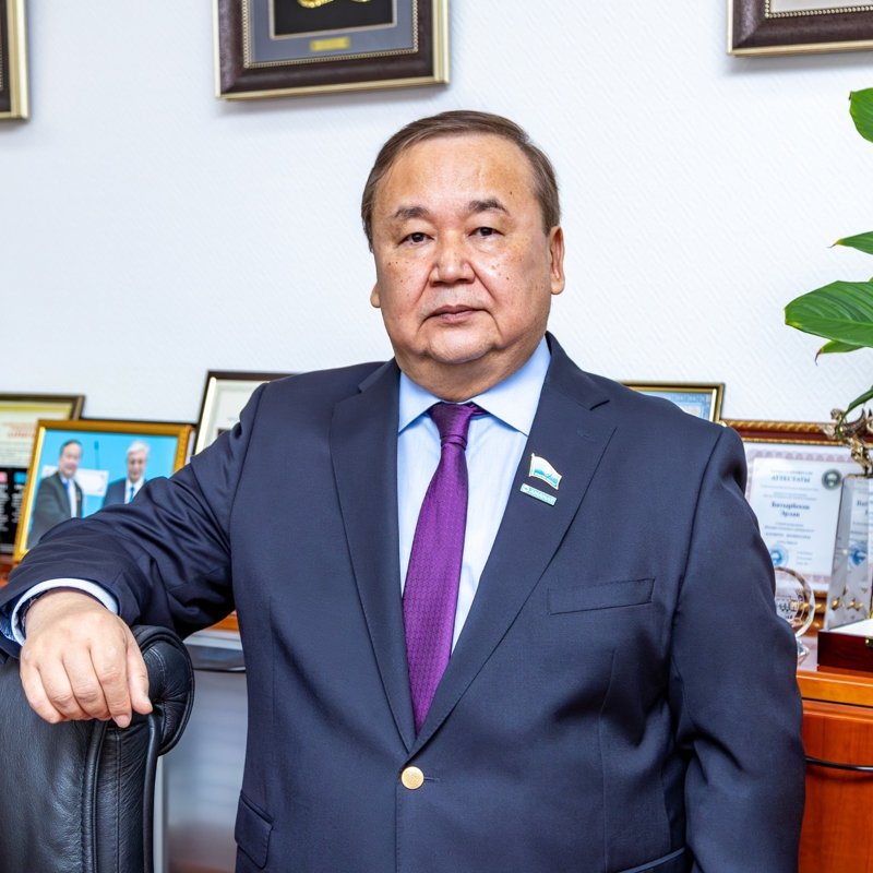 Э. Батырбеков