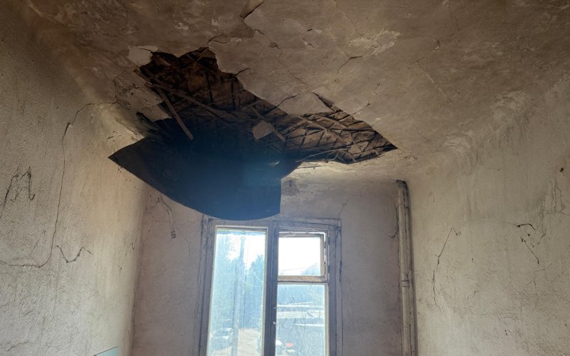 Ақтөбеде әкімдік жарты ғасыр бұрын салынған үйдің апатты жағдайда тұрғанынан бейхабар