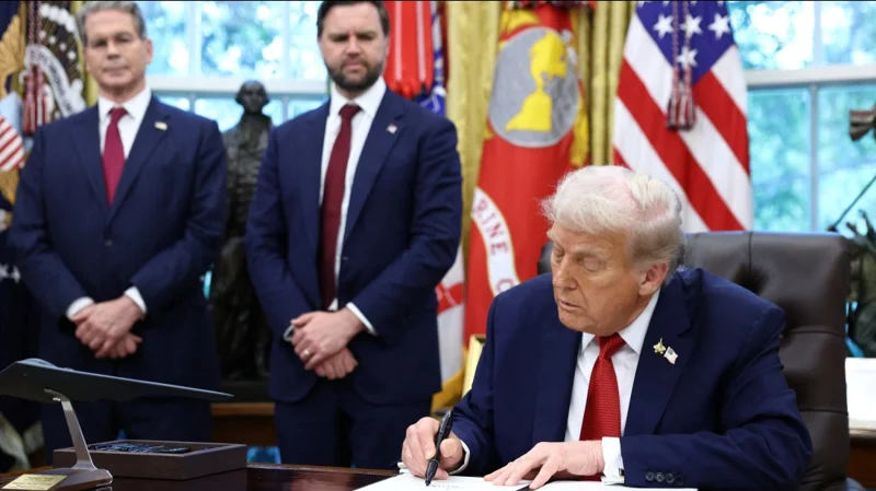 Трамп TikTok-ты американдық иелеріне беру туралы бұйрыққа қол қойды