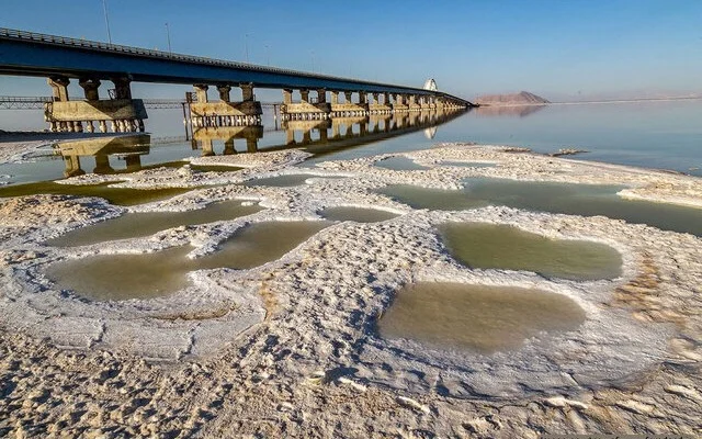 Крупнейшее соленое озеро Азии исчезло в Иране 
