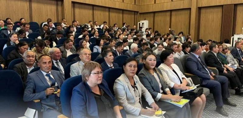 Mınıstrliktiń jumys toby Jambyl oblysynyń mektepterine ádistemelik kómek kórsetip jatyr