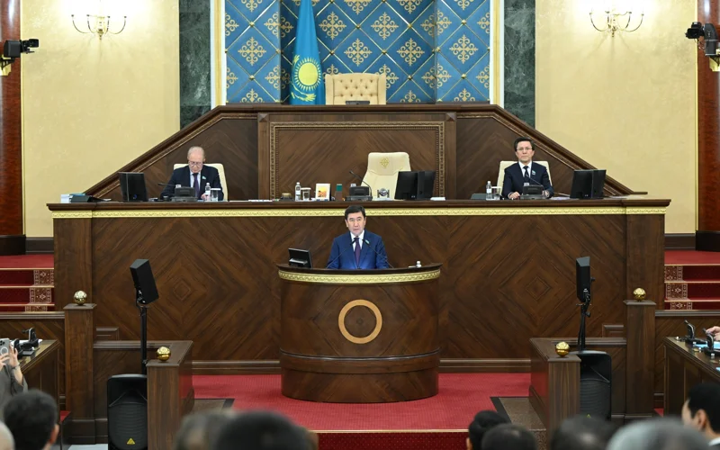 Надо найти разумный баланс — депутаты о регулировании ИИ в Казахстане