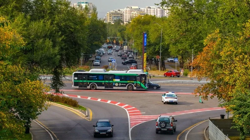 Алматы. Автобусы, авто 