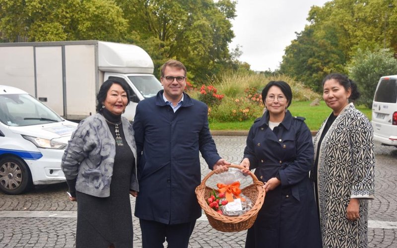 Тюльпаны из Казахстана расцветут в Париже Тюльпаны из Казахстана расцветут в Париже