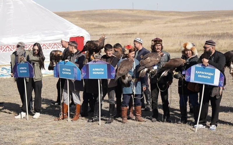 В Астане проходит международный турнир по охоте с ловчими птицами В Астане проходит международный турнир по охоте с ловчими птицами