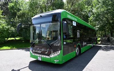 Софи Ди мен Джейден Джеймс қатысқан лесбияндық порно видео Жігіт қалай өтіп кетті