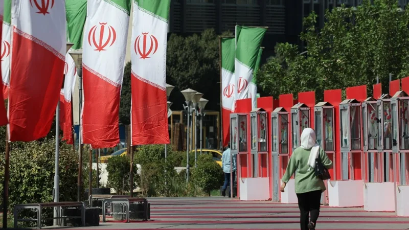 Iran BUU sanktsııalarynyń qaıta kúshine enýine qatań jaýap beretinin málimdedi