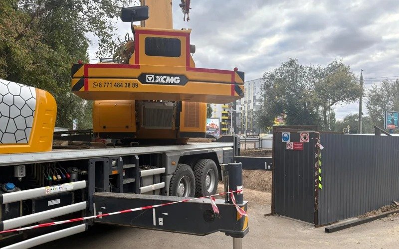 В Уральске бизнесмен захватил участок и вырубил деревья В Уральске бизнесмен захватил участок и вырубил деревья