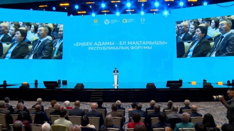 Олжас Бектенов вручил государственные награды представителям рабочих профессий.
