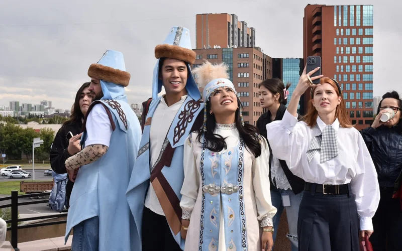 SilkWayStar: блогер-миллионик из Филиппин Саймон Хавьер приехал поддержать Язмин Азиз