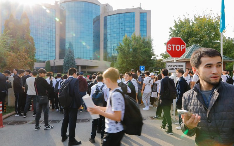 Алматыда “Реал Мадрид” тоқтаған қонақүйі жанында жағдай қалай