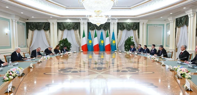 Президенты Казахстана и Италии провели переговоры в расширенном формате