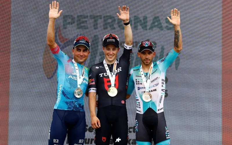 Гонщик «Астаны» снова на подиуме второго этапа «Тура Лангкави»