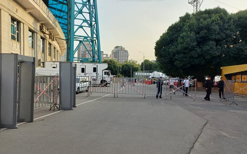 Центральный стадион Алматы оцепили в ожидании «Реал Мадрид»