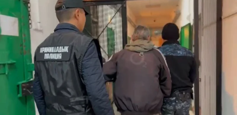 Qostanaı oblysynda otbasyn óltirdi degen kúdikpen er adam ustaldy