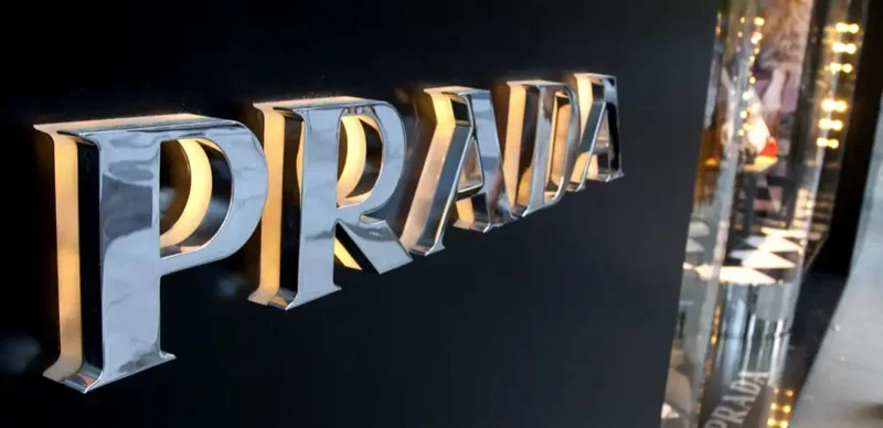 Prada компаниясы Versace сән үйін сатып алады