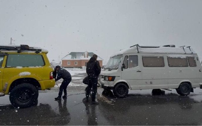 снег, автомобиль замерз, снежный плен 
