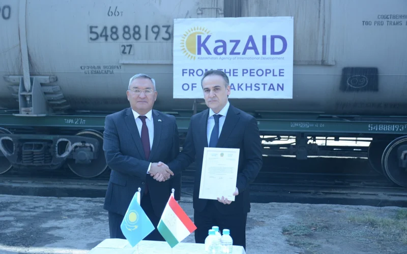 Гуманитарная помощь из Казахстана прибыла в Таджикистан