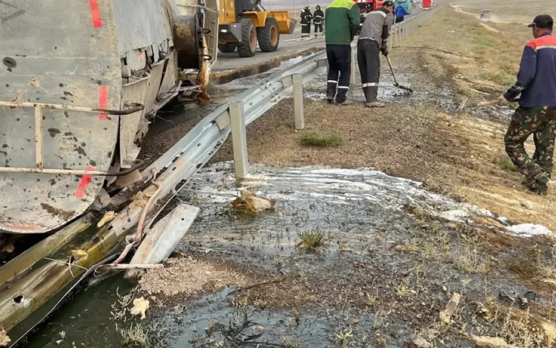 Разлив нефтепродуктов произошел на трассе Актау-Жанаозен