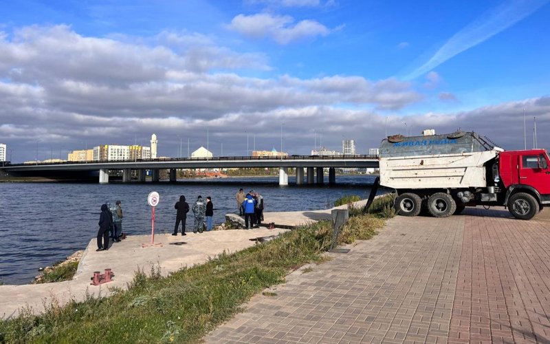 Астанадағы Есіл өзеніне 500 мыңнан астам тұқы шабағы мен ақ амур жіберілді