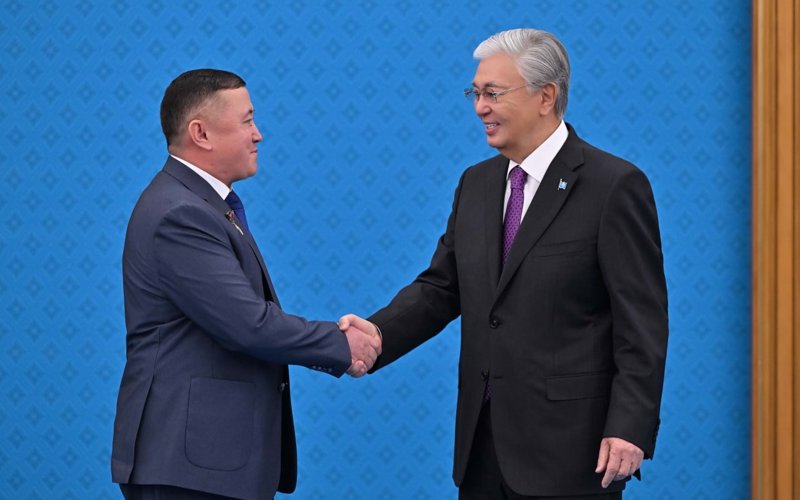Президент Казахстана вручил государственные награды педагогам