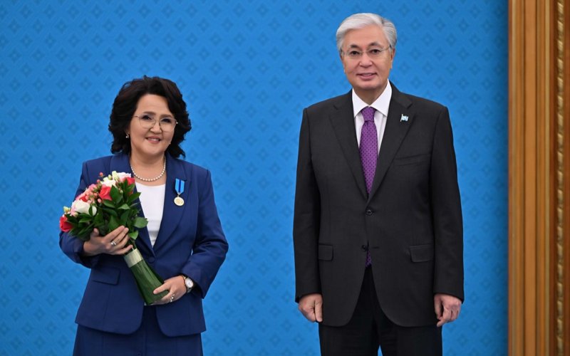 Президент ұстаздарды марапаттады