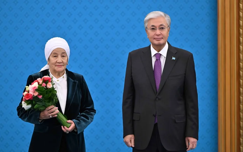 Касым-Жомарт Токаев поздравил педагогов с наступающим Днем учителя