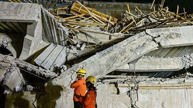 Обрушение школы в Индонезии: 59 человек остаются под завалами 