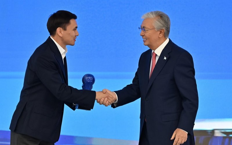 Президент наградил победителей конкурса AI SANA Generative Nation