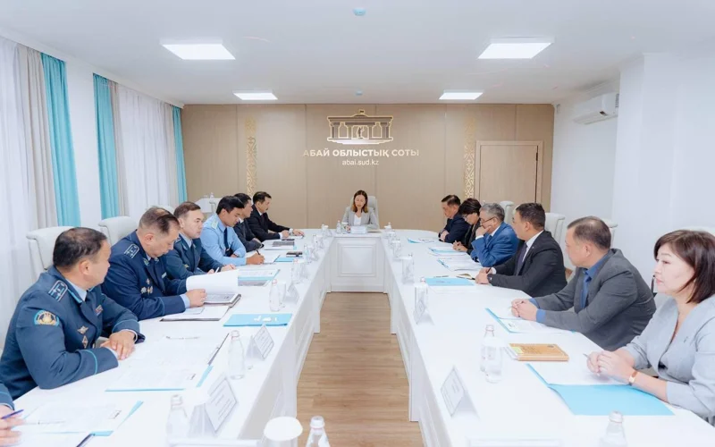 Абай облыстық сотында шартты түрде мерзімінен бұрын босату мәселелері талқыланды