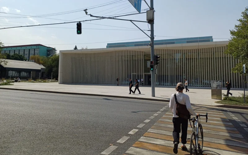 Сквер имени Байтурсынова в Алматы отремонтируют не на деньги акимата