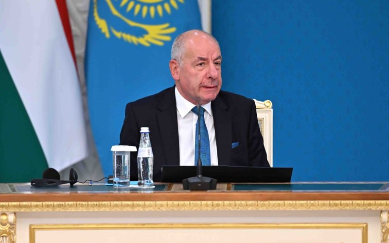 Президенты Казахстана и Венгрии сделали заявление для представителей СМИ Президенты Казахстана и Венгрии сделали заявление для представителей СМИ
