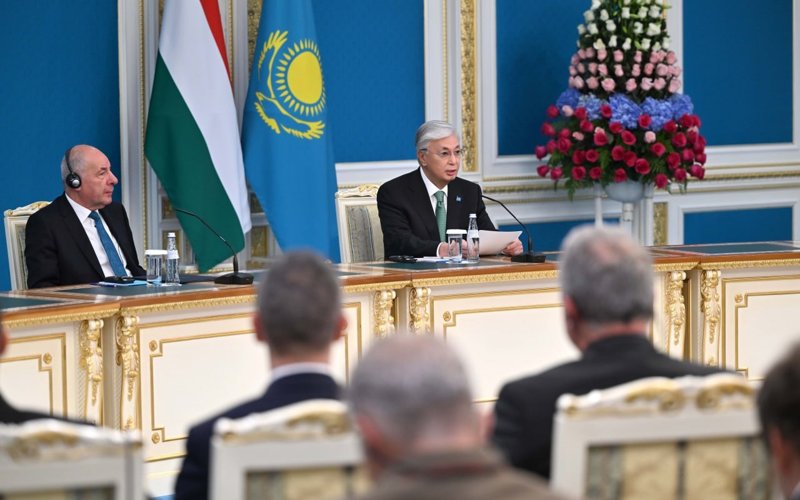 Президенты Казахстана и Венгрии сделали заявление для представителей СМИ Президенты Казахстана и Венгрии сделали заявление для представителей СМИ