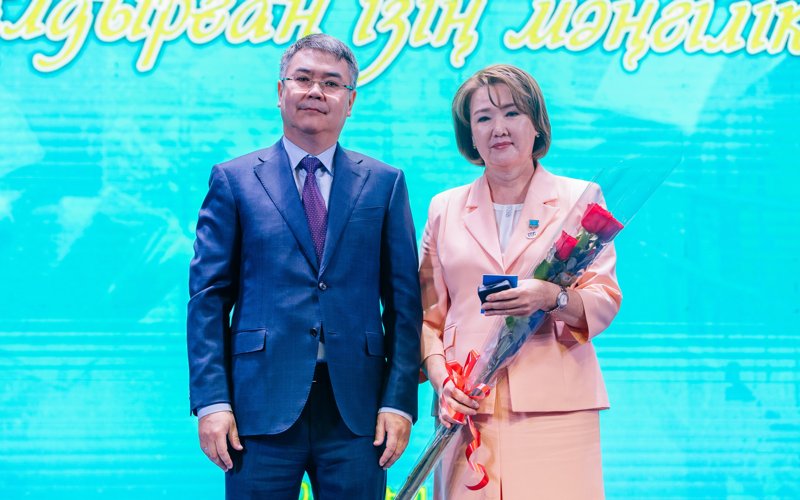 В Атырау наградили лучших работников сферы образования В Атырау наградили лучших работников сферы образования