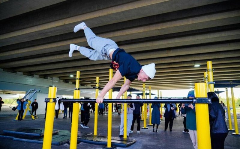 Новое современное общественное пространство открыли под мостом в Триатлон парке Астаны Новое современное общественное пространство открыли под мостом в Триатлон парке Астаны