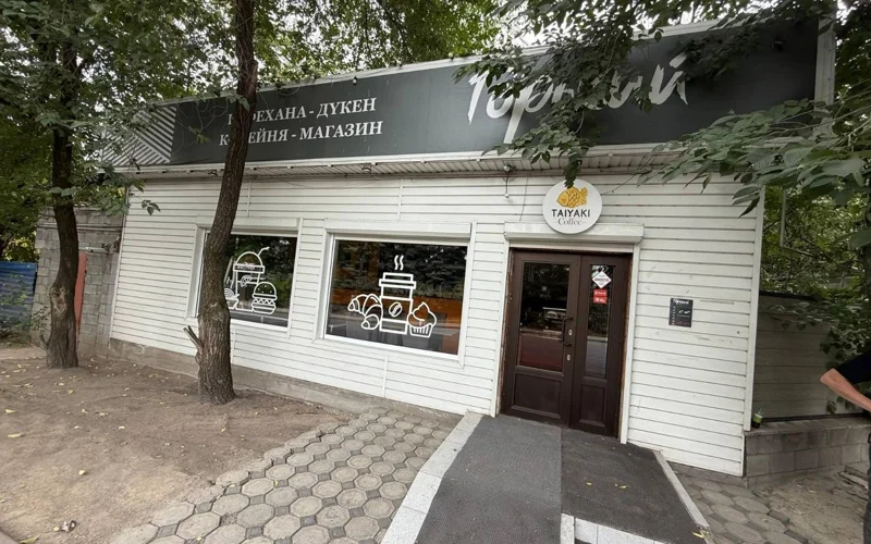 В Алматы снесли очередной незаконный коммерческий объект