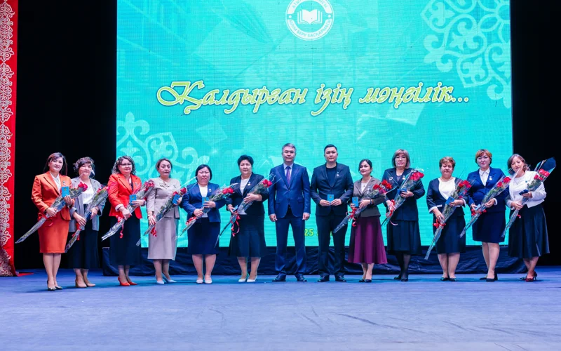 Atyraýda bilim berý salasynyń úzdikteri marapattaldy