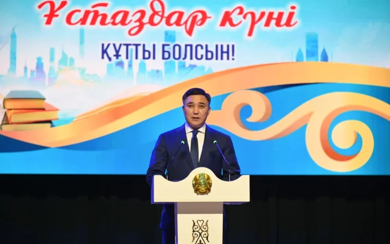 В Шымкенте учителя получили заслуженные награды