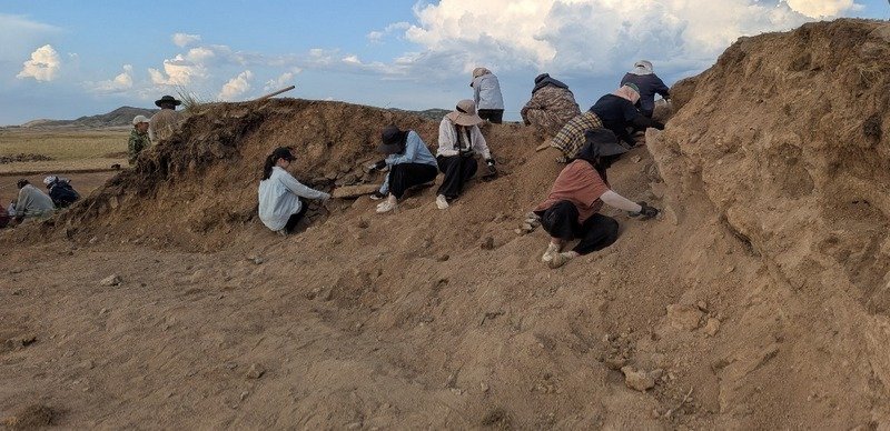 Жас ана мен ұлы үйде жыныстық қатынасқа түседі