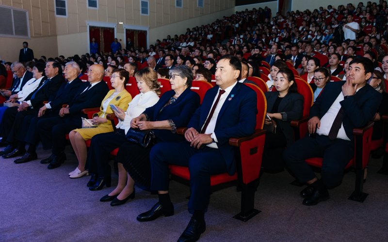 Атырауда білім беру саласының үздіктері марапатталды